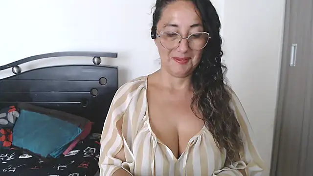 naugthyshanoon online show from March 11, 10:20 pm