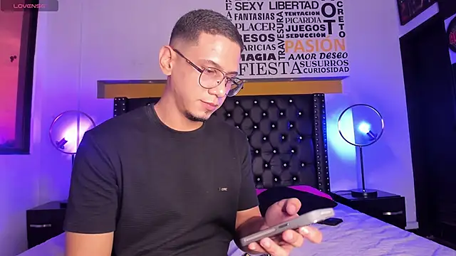 Snapshot of JoshMillerr_ chatting on March 20, 9:35 pm JoshMillerr online show from March 20, 9:35 pm