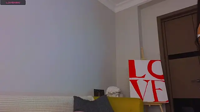 Snapshot of naomi_asian chatting on October 4, 2:04 pm naomi asian online show from October 4, 2:04 pm