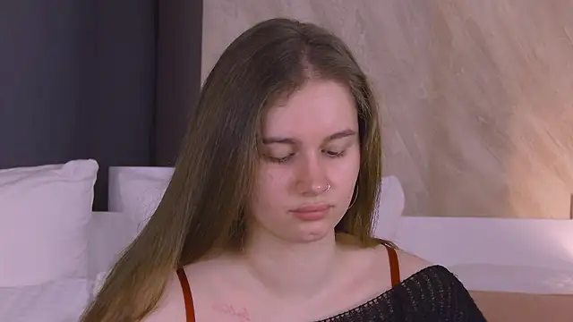 EllieHayes online show from March 13, 9:32 pm