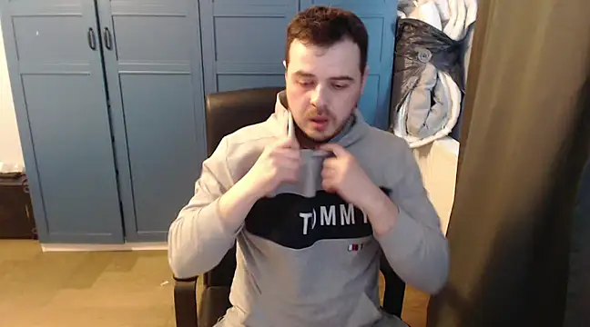 CuteMan33 online show from March 5, 2:12 pm