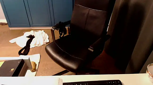 CuteMan33 online show from March 19, 1:10 am