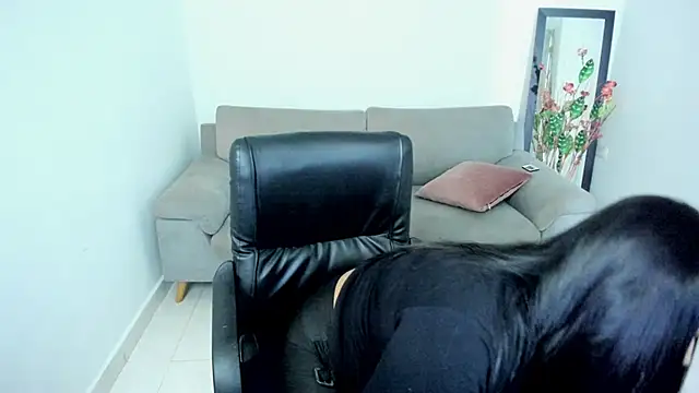 Adele Sweett online show from September 25, 2:04 am