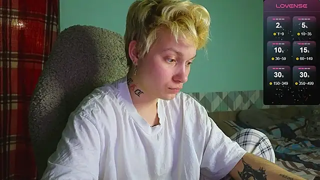 Snapshot of esajukyy chatting on December 15, 12:49 pm esajukyy online show from December 15, 12:49 pm