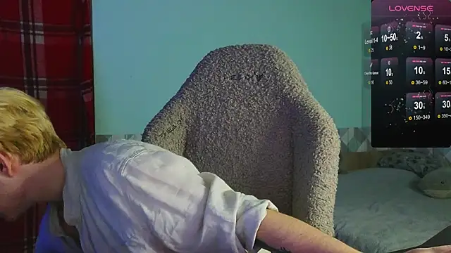 Snapshot of esajukyy chatting on December 20, 2:05 pm esajukyy online show from December 20, 2:05 pm