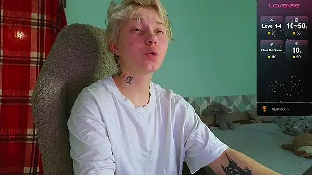 Snapshot of esajukyy chatting on January 6, 3:09 am esajukyy online show from January 6, 3:09 am