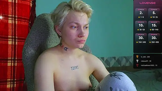 Snapshot of esajukyy chatting on January 12, 6:59 pm esajukyy online show from January 12, 6:59 pm