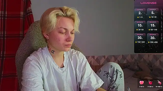 Snapshot of esajukyy chatting on January 27, 11:00 am esajukyy online show from January 27, 11:00 am