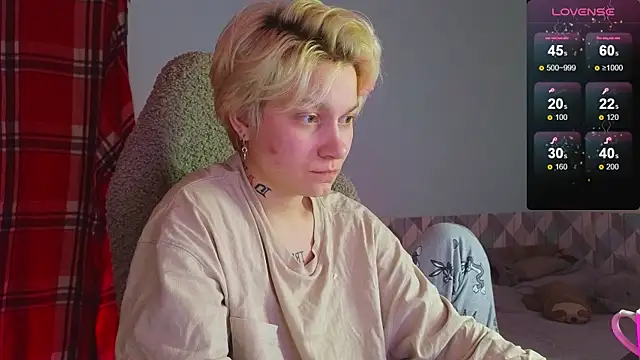 Snapshot of esajukyy chatting on February 5, 2:26 pm esajukyy online show from February 5, 2:26 pm