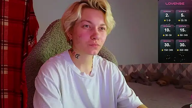 Snapshot of esajukyy chatting on February 12, 3:49 pm esajukyy online show from February 12, 3:49 pm