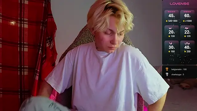 Snapshot of esajukyy chatting on February 12, 6:51 pm esajukyy online show from February 12, 6:51 pm