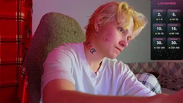 Snapshot of esajukyy chatting on March 1, 3:27 pm esajukyy online show from March 1, 3:27 pm