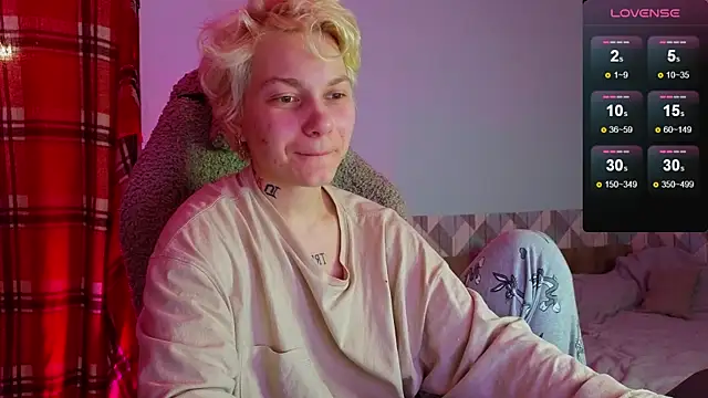 Snapshot of esajukyy chatting on March 9, 2:21 pm esajukyy online show from March 9, 2:21 pm