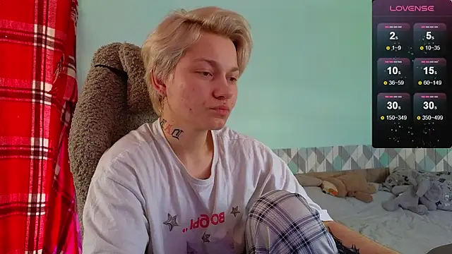 Snapshot of esajukyy chatting on March 13, 4:38 am esajukyy online show from March 13, 4:38 am