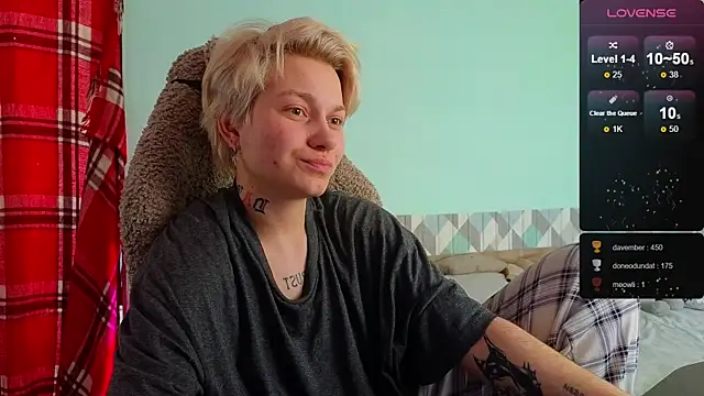 Snapshot of esajukyy chatting on March 13, 7:42 am esajukyy online show from March 13, 7:42 am