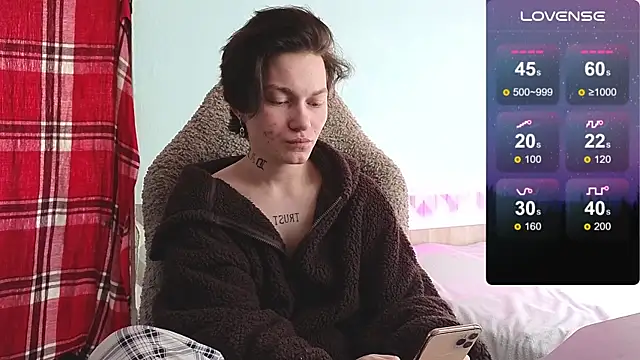 Snapshot of esajukyy chatting on October 1, 8:20 am esajukyy online show from October 1, 8:20 am