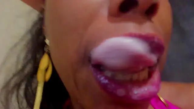 KamariaFyre online show from February 5, 8:00 am