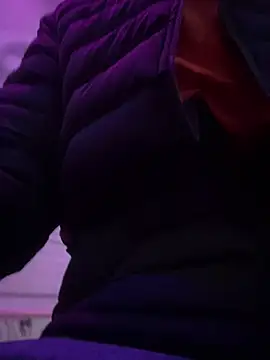 Snapshot of Onlyjishan chatting on December 12, 5:04 pm Onlyjishan online show from December 12, 5:04 pm