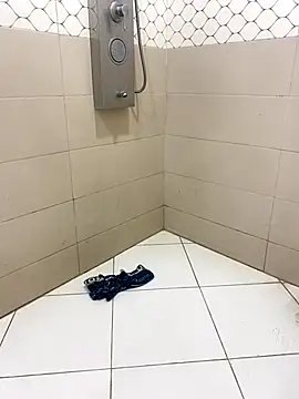 Snapshot of Lahcene chatting on October 31, 11:55 am Lahcene online show from October 31, 11:55 am