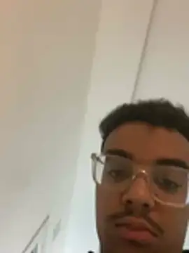 Snapshot of Lahcene chatting on March 2, 8:59 pm Lahcene online show from March 2, 8:59 pm