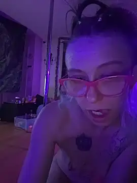 Stonermama666420 online show from February 10, 5:22 am