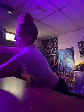 Stonermama666420 online show from February 14, 7:32 pm