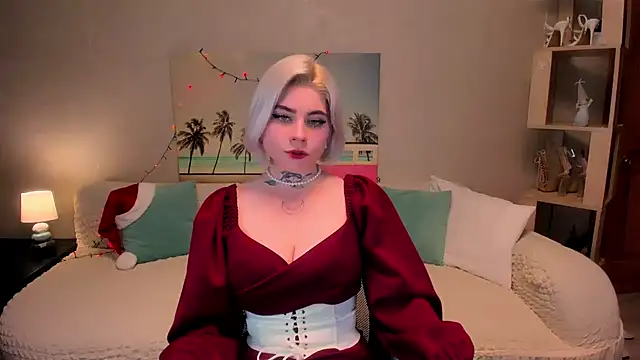 Snapshot of NikaRocks chatting on December 17, 5:36 pm NikaRocks online show from December 17, 5:36 pm