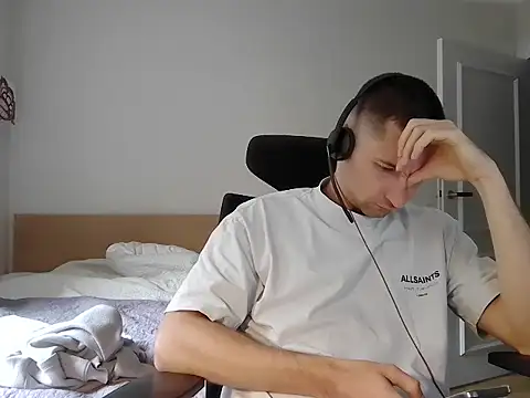 Snapshot of HotUkraine chatting on October 7, 9:17 am HotUkraine online show from October 7, 9:17 am