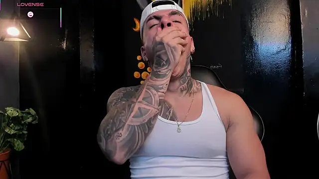 Flynn Riider online show from December 22, 5:32 pm