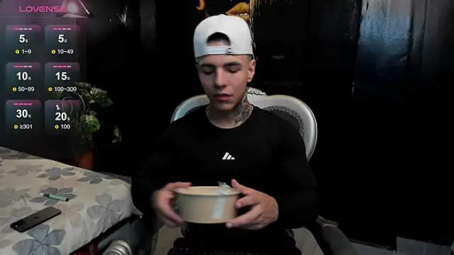 Flynn Riider online show from April 22, 5:25 pm