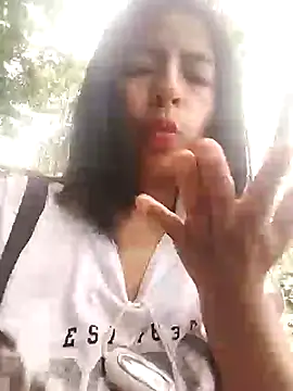 Snapshot of Danna-linyi chatting on January 3, 4:48 pm Danna-linyi online show from January 3, 4:48 pm