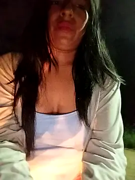 Snapshot of Danna-linyi chatting on February 8, 1:22 am Danna-linyi online show from February 8, 1:22 am