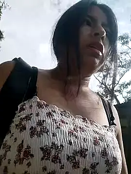 Snapshot of Danna-linyi chatting on March 7, 9:06 pm Danna-linyi online show from March 7, 9:06 pm