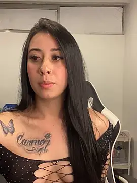 Snapshot of Zoee_t chatting on February 8, 3:32 am Zoee t online show from February 8, 3:32 am