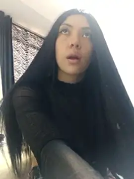 Aurora Hotson online show from December 4, 9:01 pm