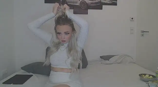 Snapshot of CherryEmmy chatting on February 7, 6:24 pm CherryEmmy online show from February 7, 6:24 pm