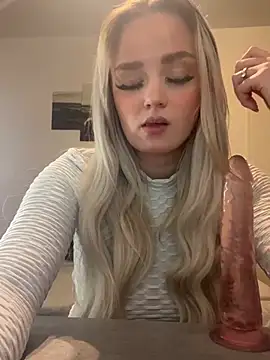 Snapshot of CherryEmmy chatting on February 7, 9:26 pm CherryEmmy online show from February 7, 9:26 pm