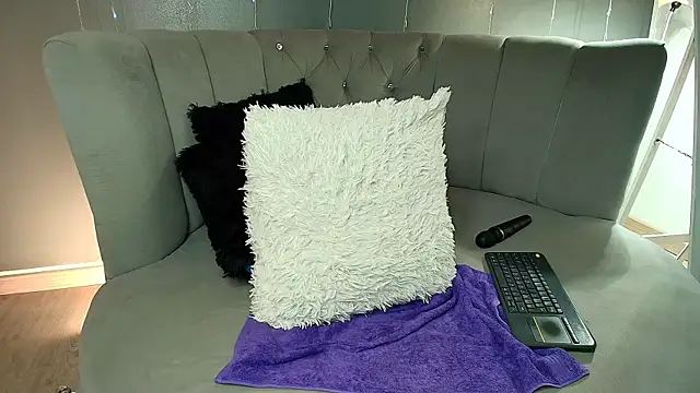 slutty venus online show from February 4, 11:27 pm