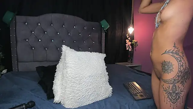 slutty venus online show from March 22, 5:17 am