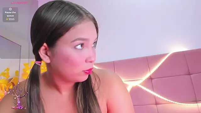 Snapshot of HaleyAmaya chatting on May 7, 1:00 am HaleyAmaya online show from May 7, 1:00 am