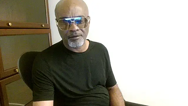 sinnernoir online show from April 18, 1:42 am