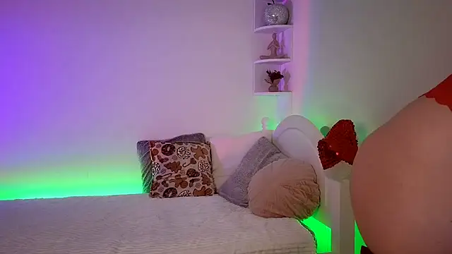 April wow online show from January 8, 10:06 am