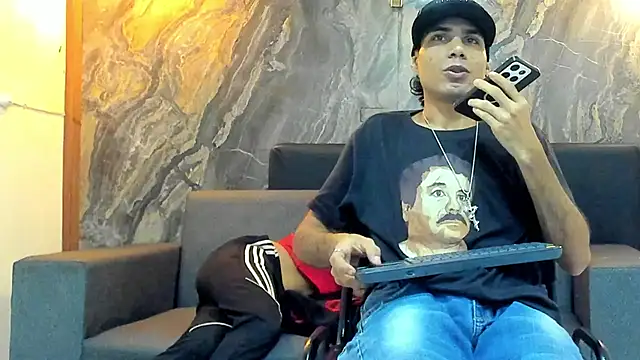 Snapshot of Duodreamhot chatting on December 21, 4:09 am Duodreamhot online show from December 21, 4:09 am