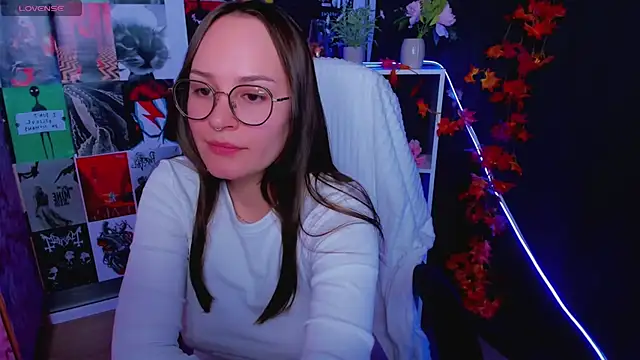 Snapshot of Lilly_Soulmate chatting on December 16, 5:38 am Lilly Soulmate online show from December 16, 5:38 am