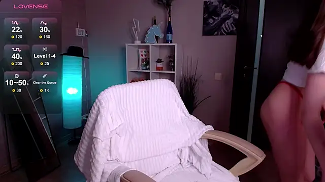 Snapshot of Lilly_Soulmate chatting on December 27, 6:35 am Lilly Soulmate online show from December 27, 6:35 am