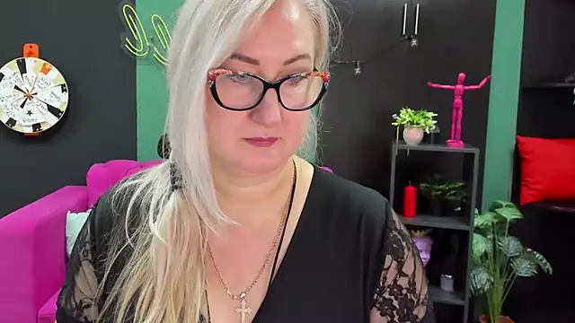 ChristyBrooks online show from January 3, 10:41 am