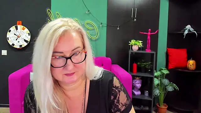 ChristyBrooks online show from January 3, 1:47 pm