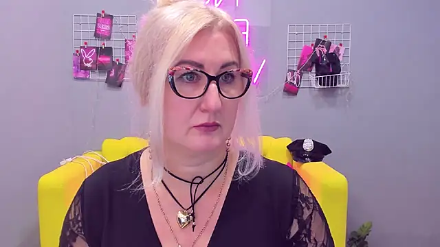 ChristyBrooks online show from January 8, 3:17 pm