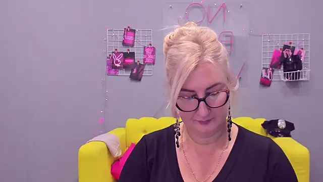 ChristyBrooks online show from January 14, 12:14 pm