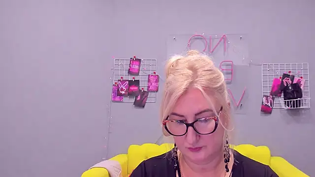 ChristyBrooks online show from January 14, 3:15 pm